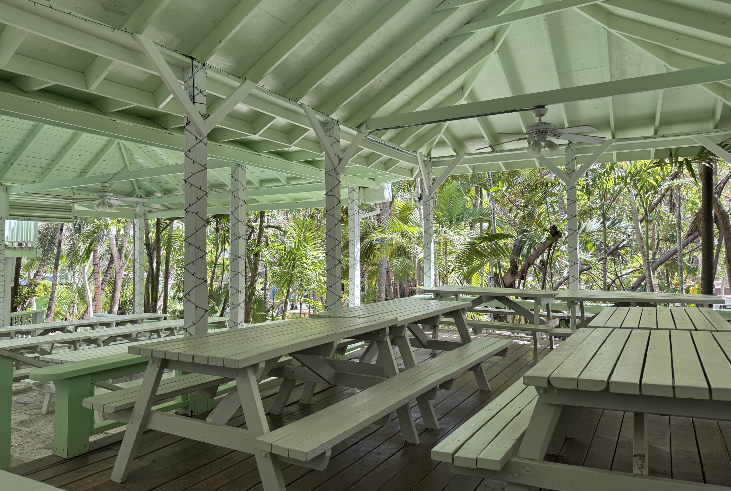 Salle à manger extérieure Sivananda Yoga Bahamas